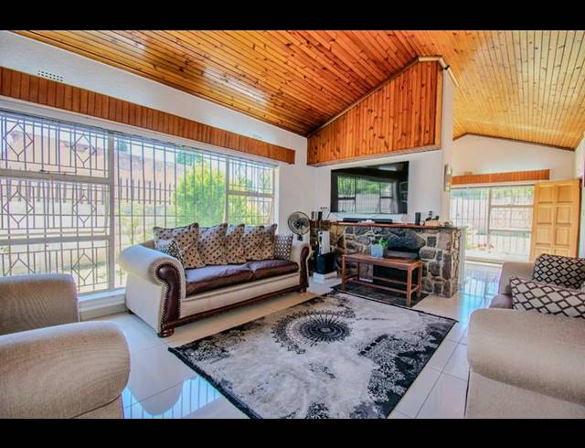 4 BEDROOM HOUSE FOR SALE IN MONDEOR